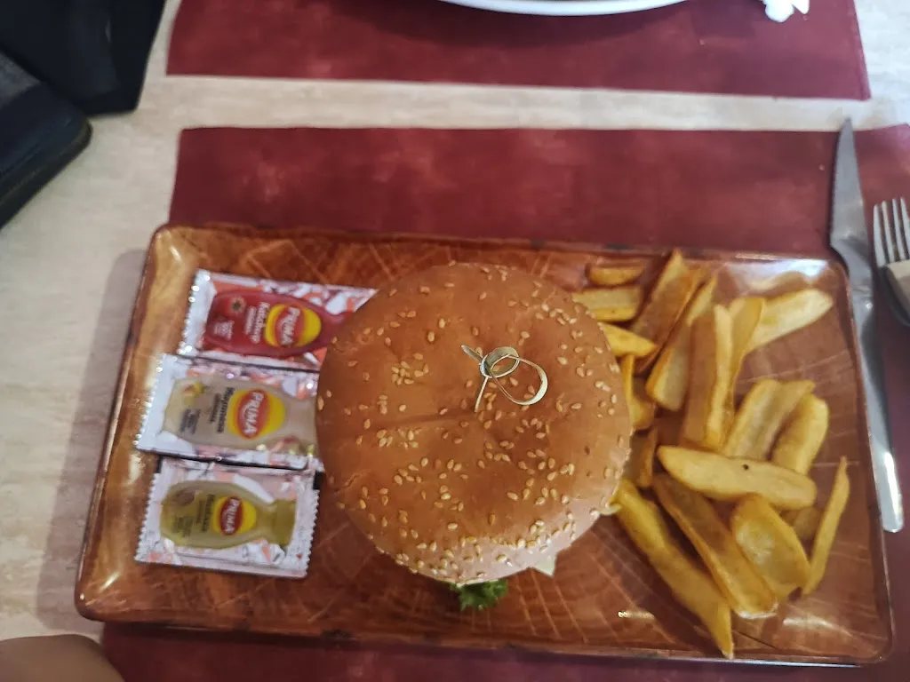 Pablo Lopez Hernandez_Rincón de la Plazuela_Arenas de San Pedro_review