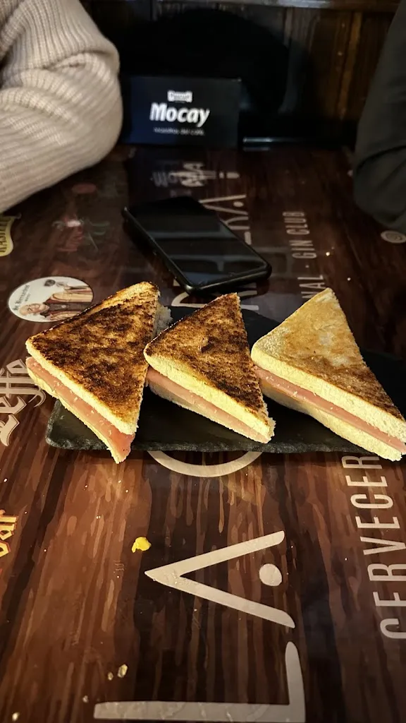 Lucía Áboli_Cervecería La Corredera_Arenas de San Pedro_review