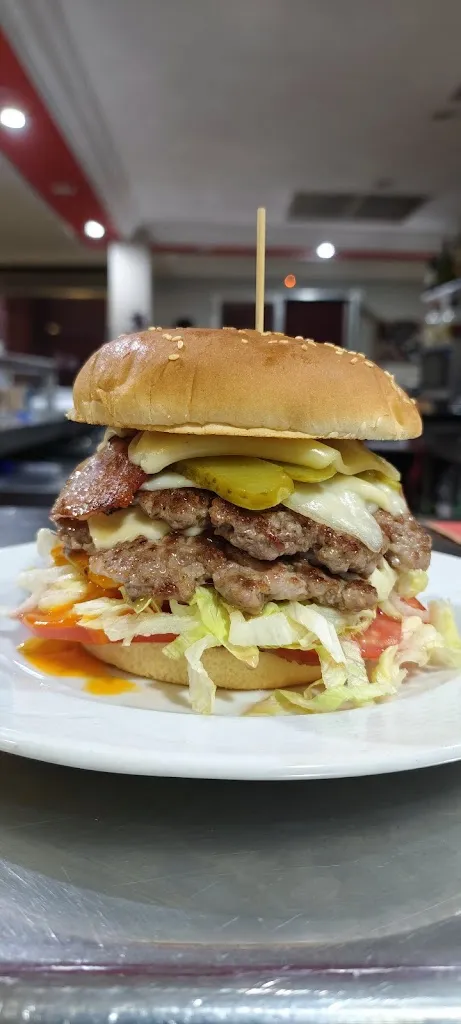 Carlos Tomás García_Bar Hamburguesería Tenaguillo_Arenas de San Pedro_review