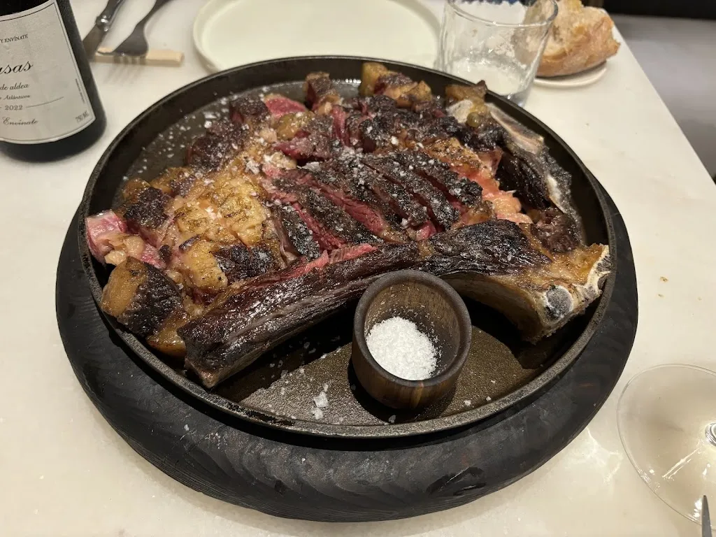 Uno Mas_Material_Malpica de Bergantiños_review