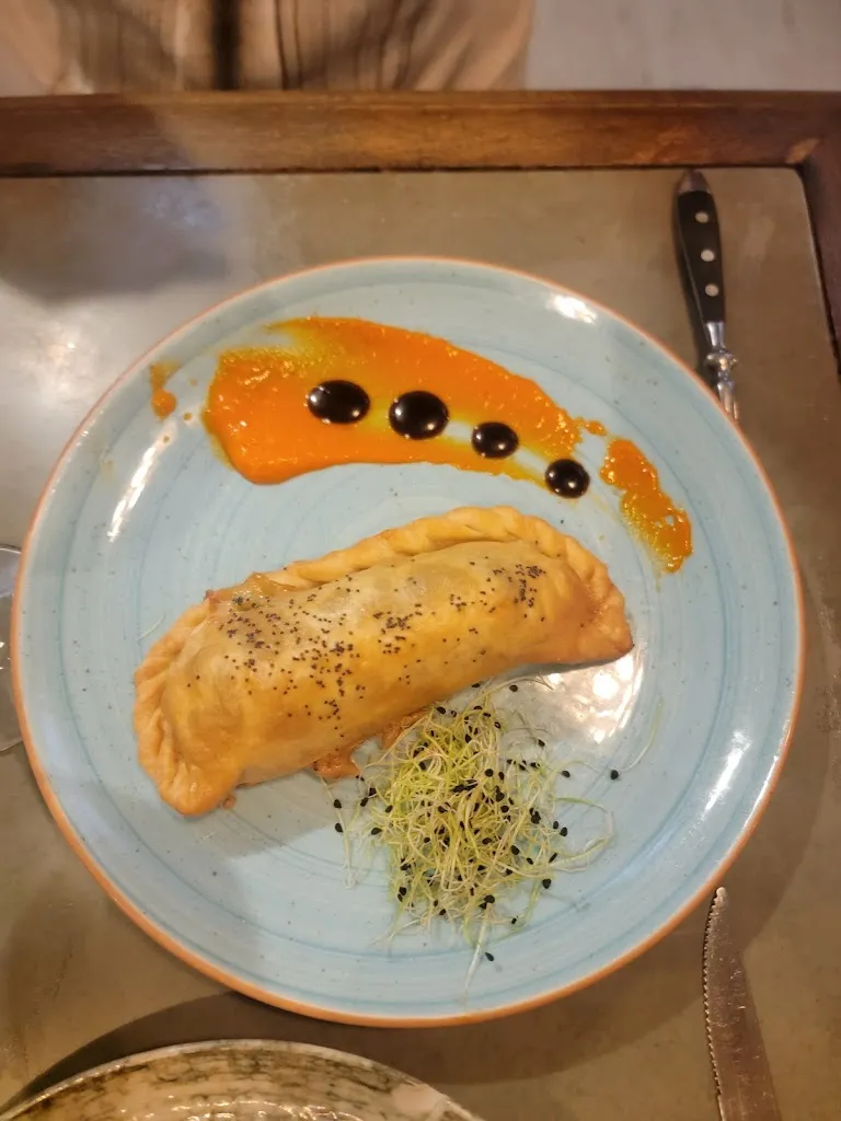 Lauren McCabe_Gloria Bendita_Aveinte_review