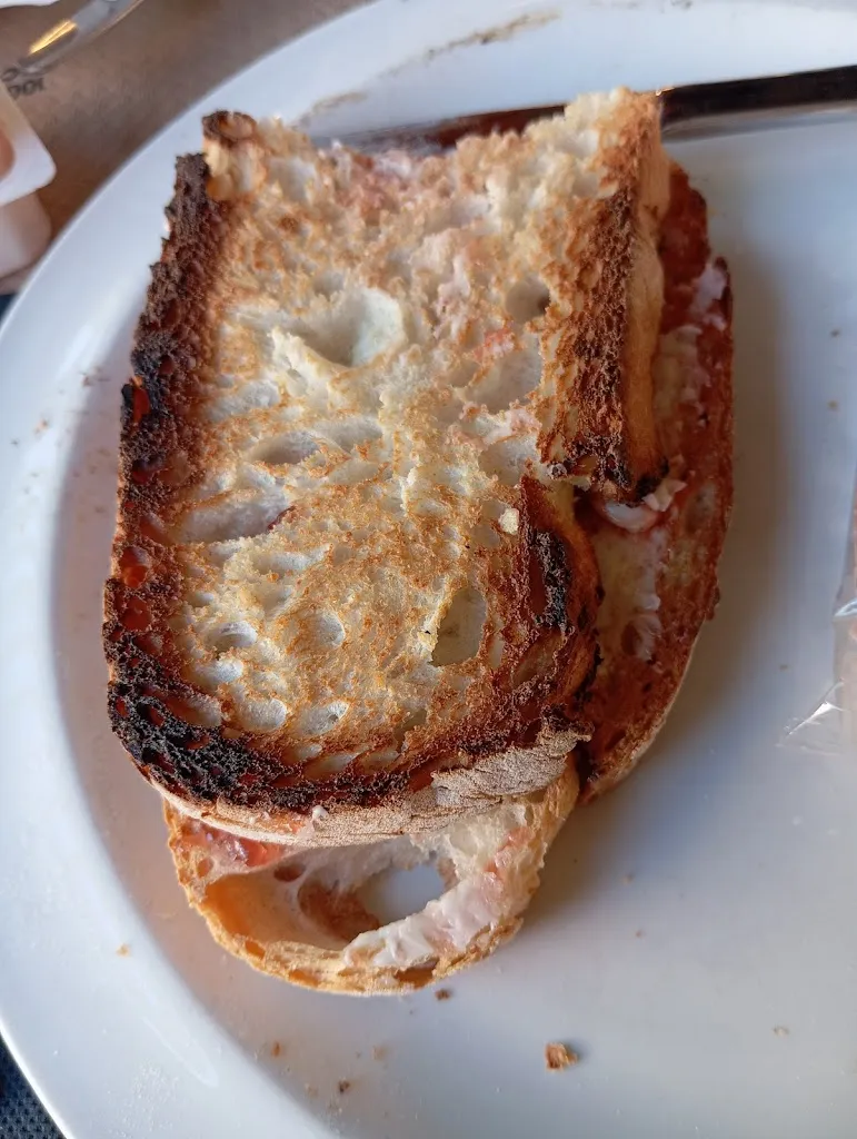 ali hassan_Casa de Postas_Aveinte_review