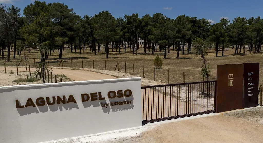 Espacio Laguna del Oso by Kerbest_Cabizuela_slider_image_2