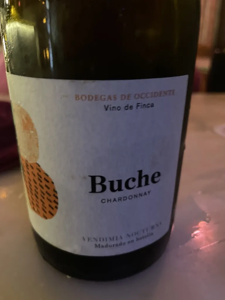 Stephan Follender_Muñeca Brava_Laracha A_review