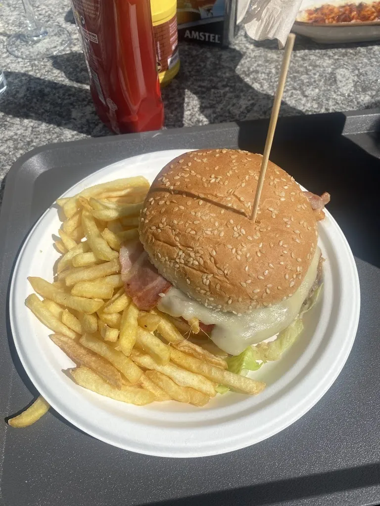 Chiringuito de la Carrera restaurant in Carrera La