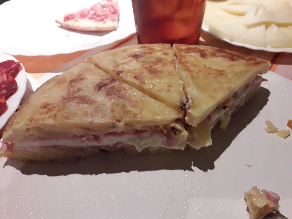 Diana Mora_Bar Peque_Carrera La_review