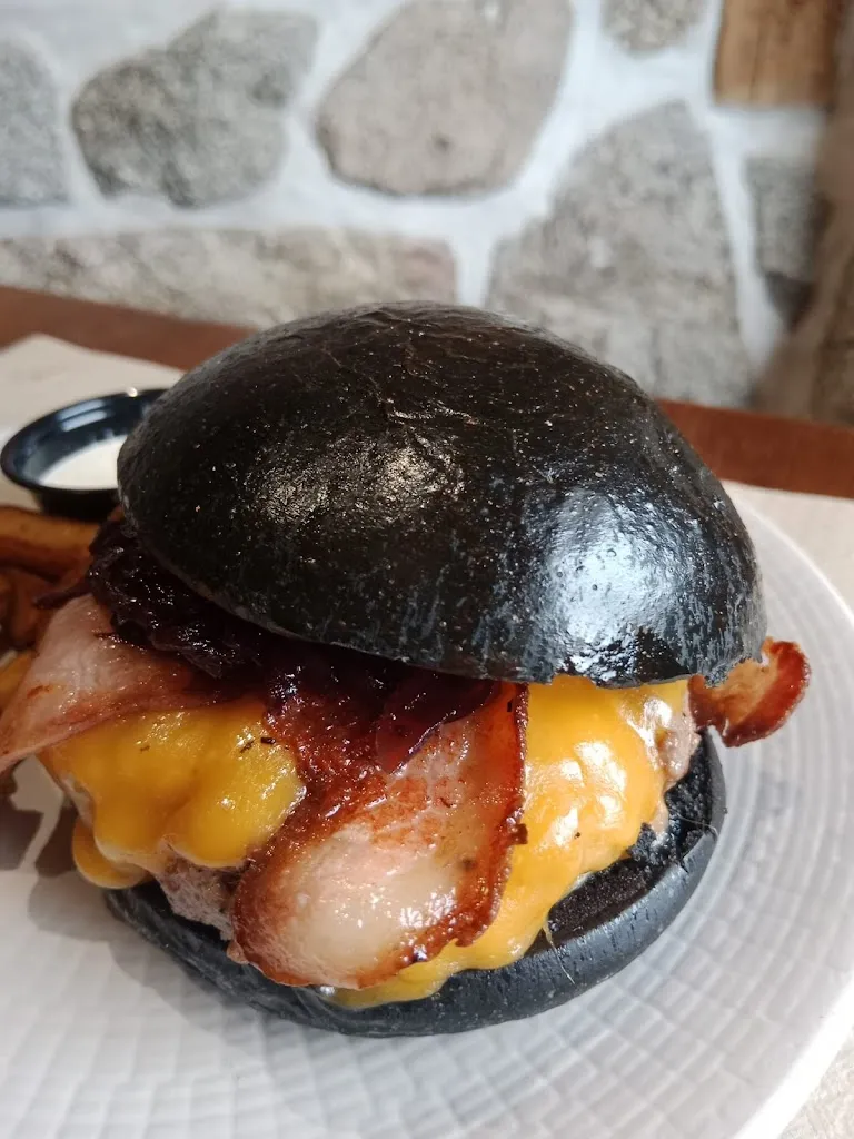 Bar restaurante BLANCO Y NEGRO desde 1990_Burgohondo_slider_image_3