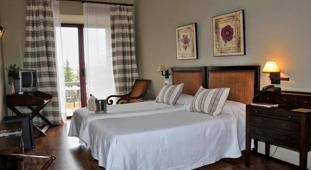 Posada Rural Linar del Zaire restaurant in Burgohondo