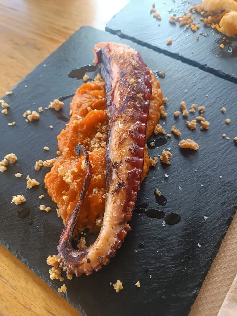 Jairo Esporas_Zurdo Bar_Burgohondo_review