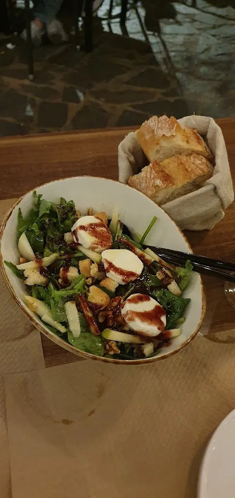 Manuel Camero_Zurdo Bar_Burgohondo_review