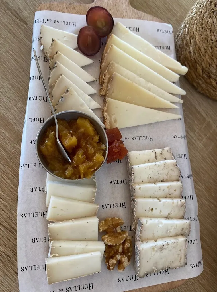 Sonia De La Fuente Yaguez_Restaurante y Bodega Huellas del Tiétar_Castellanos de Zapardiel_review