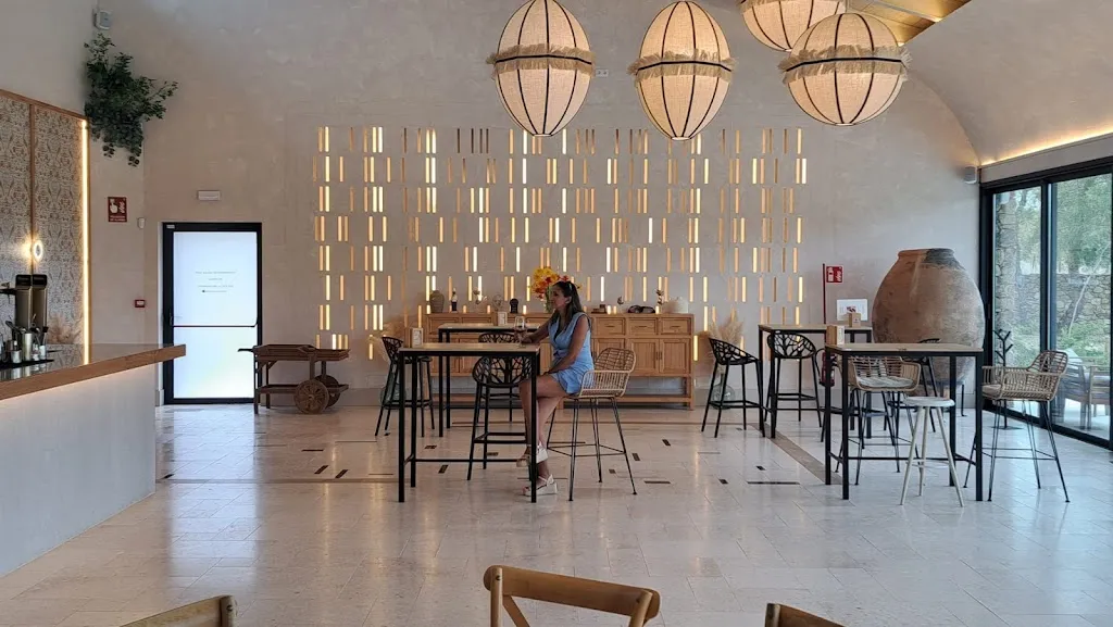 Restaurante y Bodega Huellas del Tiétar_Castellanos de Zapardiel_slider_image_3