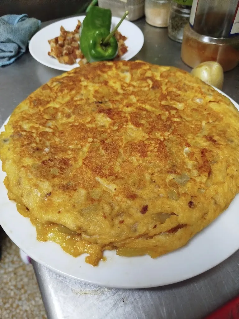 BAR LA CLINICA restaurant in Cuevas del Valle