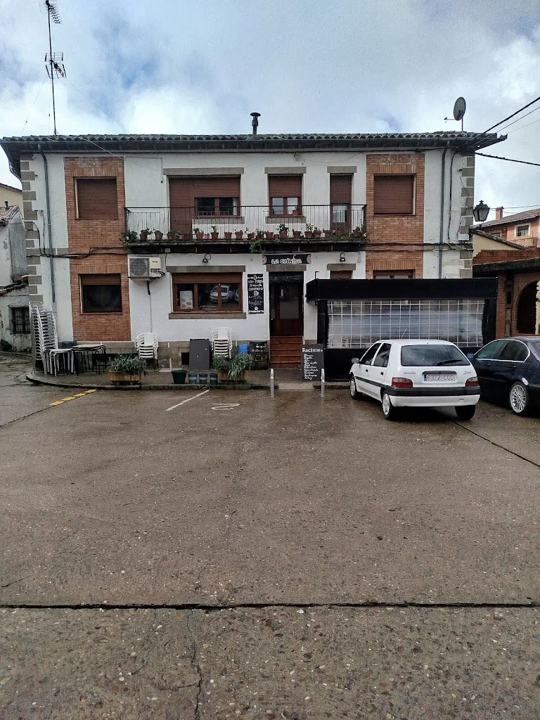 BAR LA CLINICA_Cuevas del Valle_slider_image_3