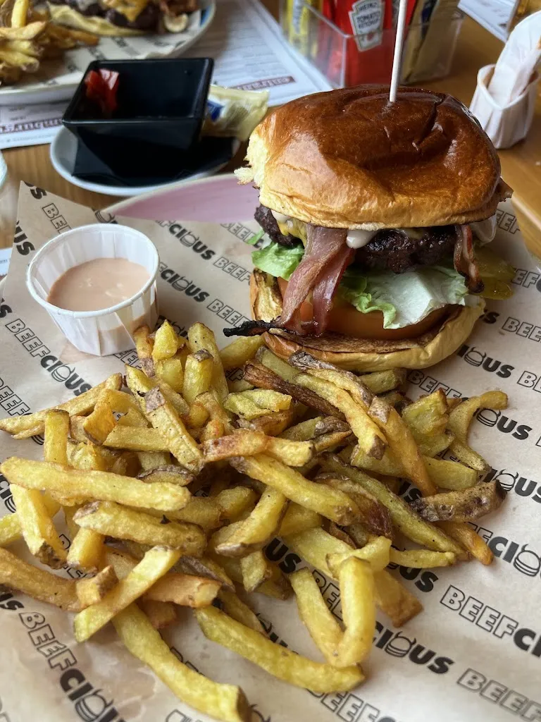 Jakub M Ochab_Beefcious Arroyo del Fresno_Fresno El_review
