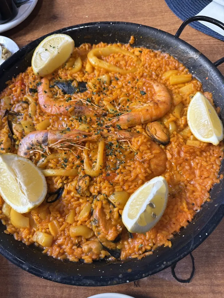 Valerie West Chamberlain_Arrocería_Fresno El_review