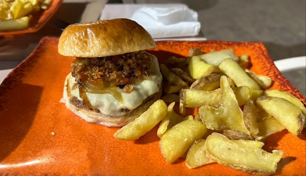 Santy Fernández_Bar Avenida_Cebreros_review