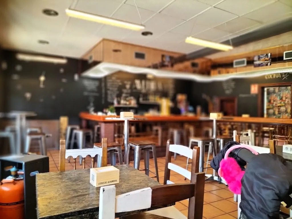 Bar Avenida restaurant in Cebreros