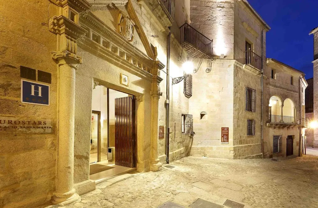 Eurostars Palacio Santa Marta restaurant in Grandes y San Martín