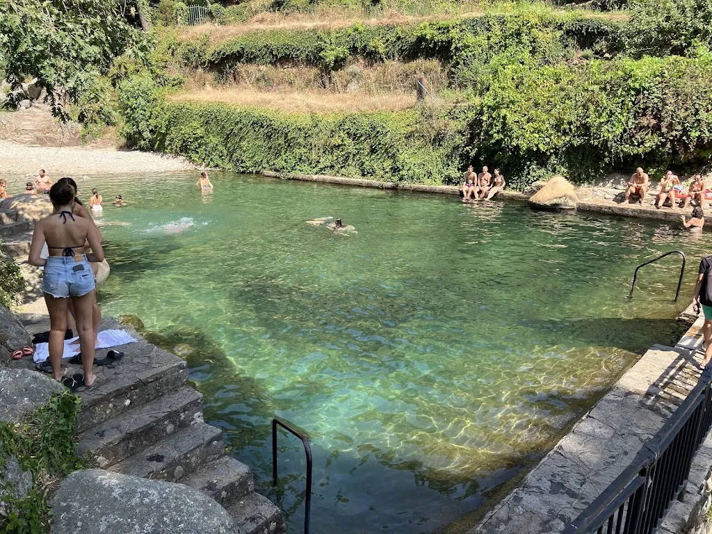 Risquillo Piscina Natural Guisando restaurant in Guisando