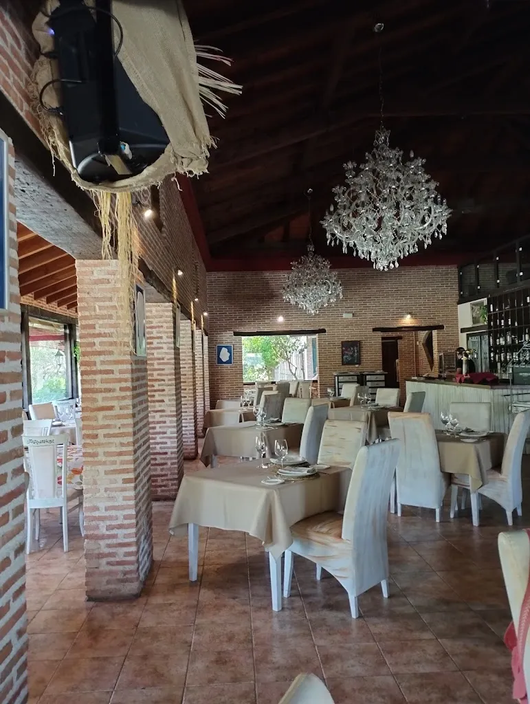 Restaurante @ El Mirlo Blanco_Candeleda_slider_image_1