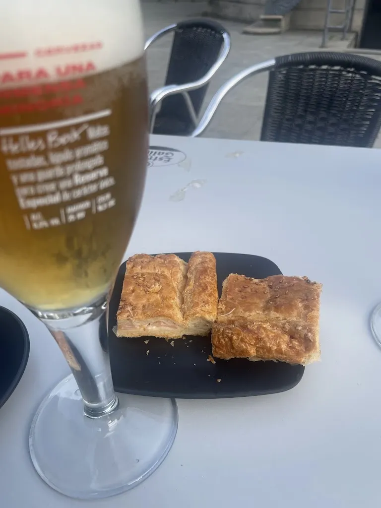 Pablo Román Sixto_ANKHA_Ferrol_review