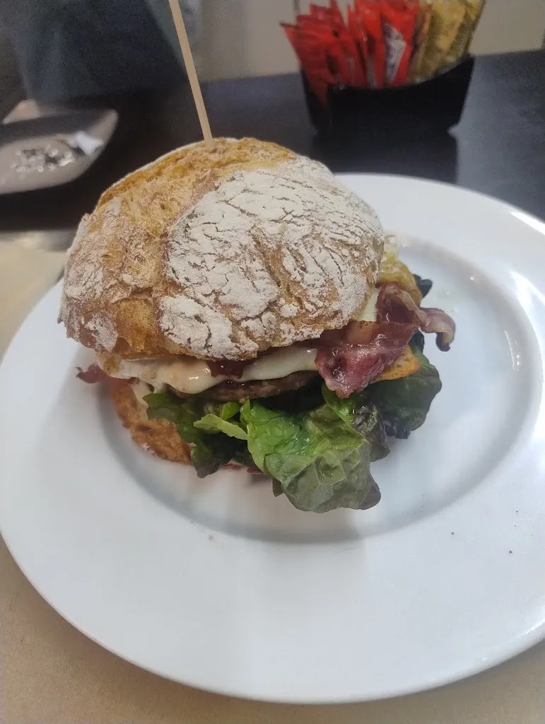 Kühni “Blue Bucket Hat pilgrim”_ANKHA_Ferrol_review