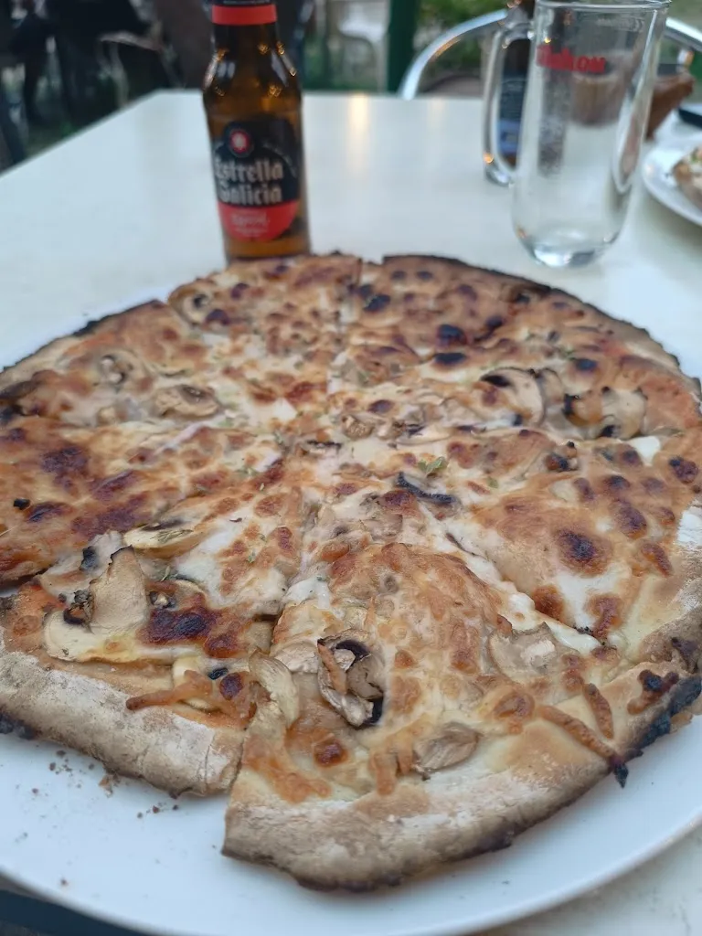 Pizzería El Llano_Candeleda_slider_image_2