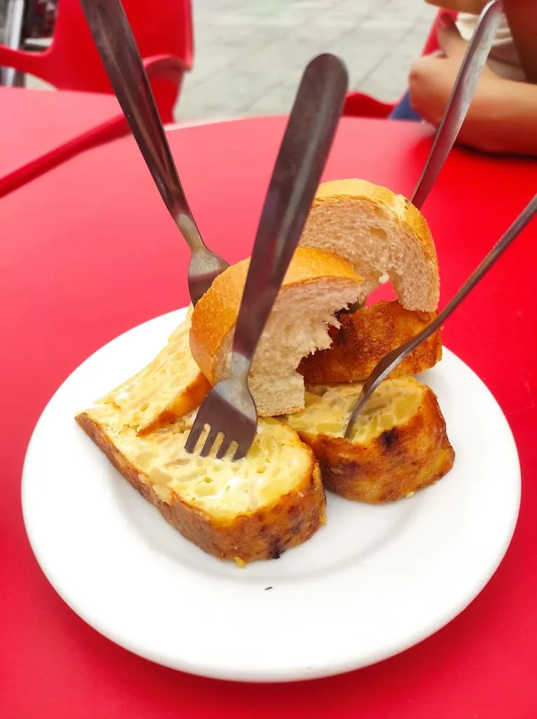 Laura de Tuñas Posadas_La Casona_Hoyocasero_review