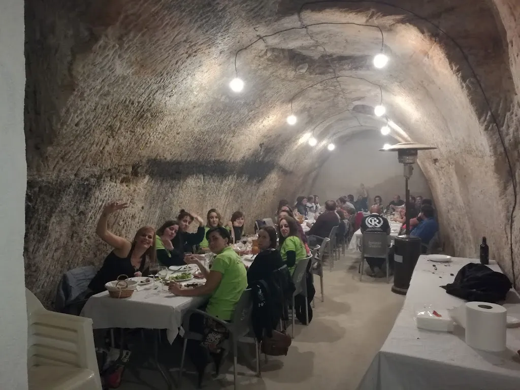 Bodega Mesón Hornillos restaurant in Hornillo El