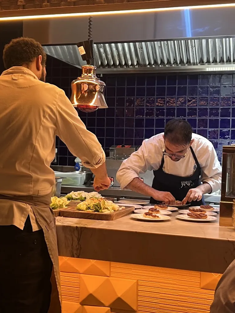 Atul Gavali_Mar Mía - Brasas Mediterráneas | Restaurante arrocería_Marlín_review