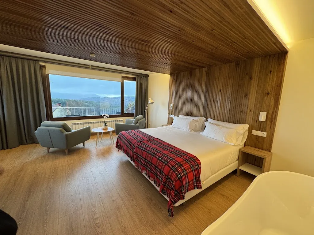 La Mira de Gredos_Hoyos del Collado_slider_image_3