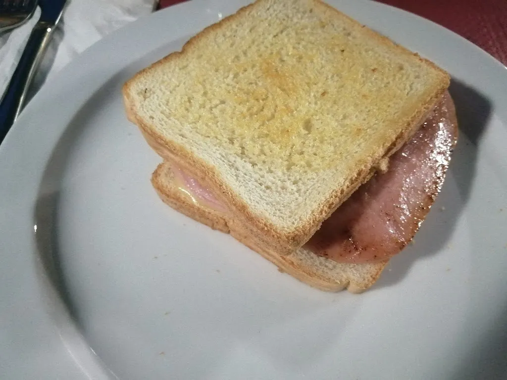 Bar Restaurante - Camping de Gredos_Hoyos del Collado_slider_image_2