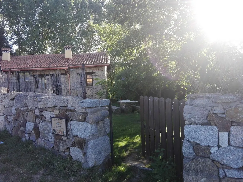 Casas Rurales Cimera y Brincalobitos_Hoyos del Collado_slider_image_1