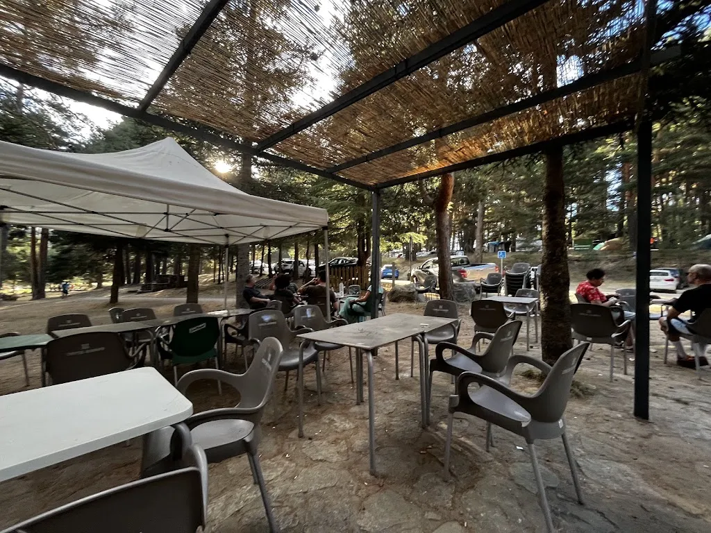 Bar Restaurante "Quiosco Puente el Duque" restaurant in Hoyos del Collado