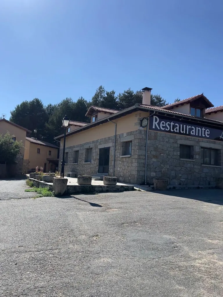 Carlos Rivera Vélez_Hotel Rural Altogredos_Hoyos del Collado_review