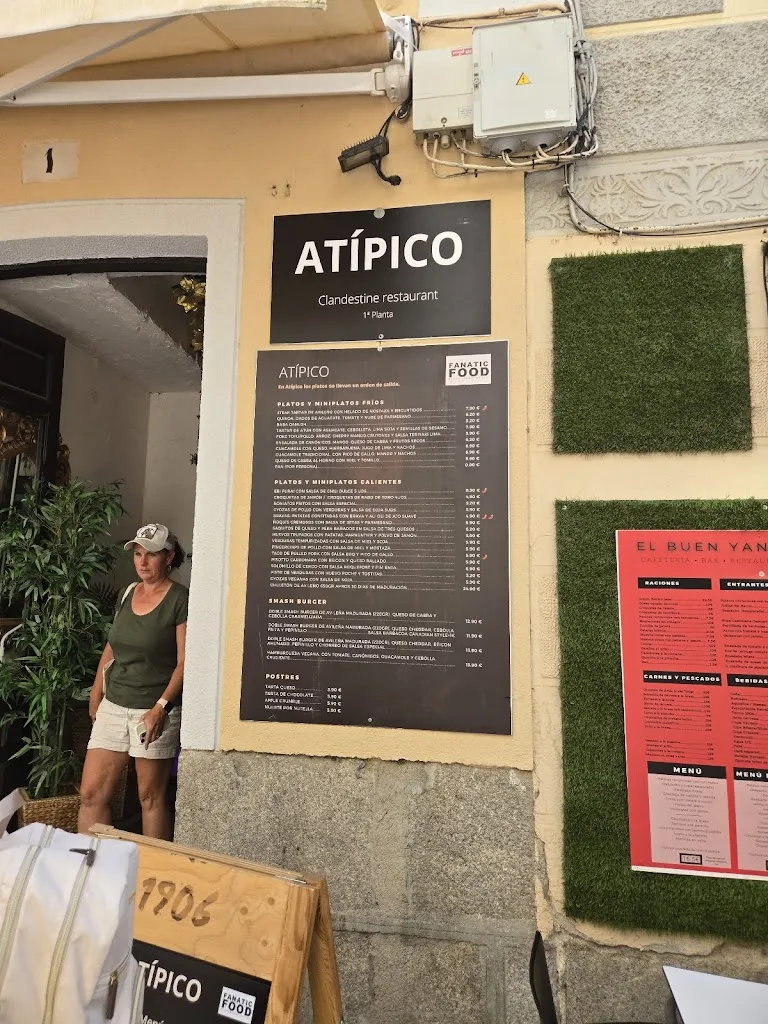 William Helmick_ATÍPICO_Muñomer del Peco_review