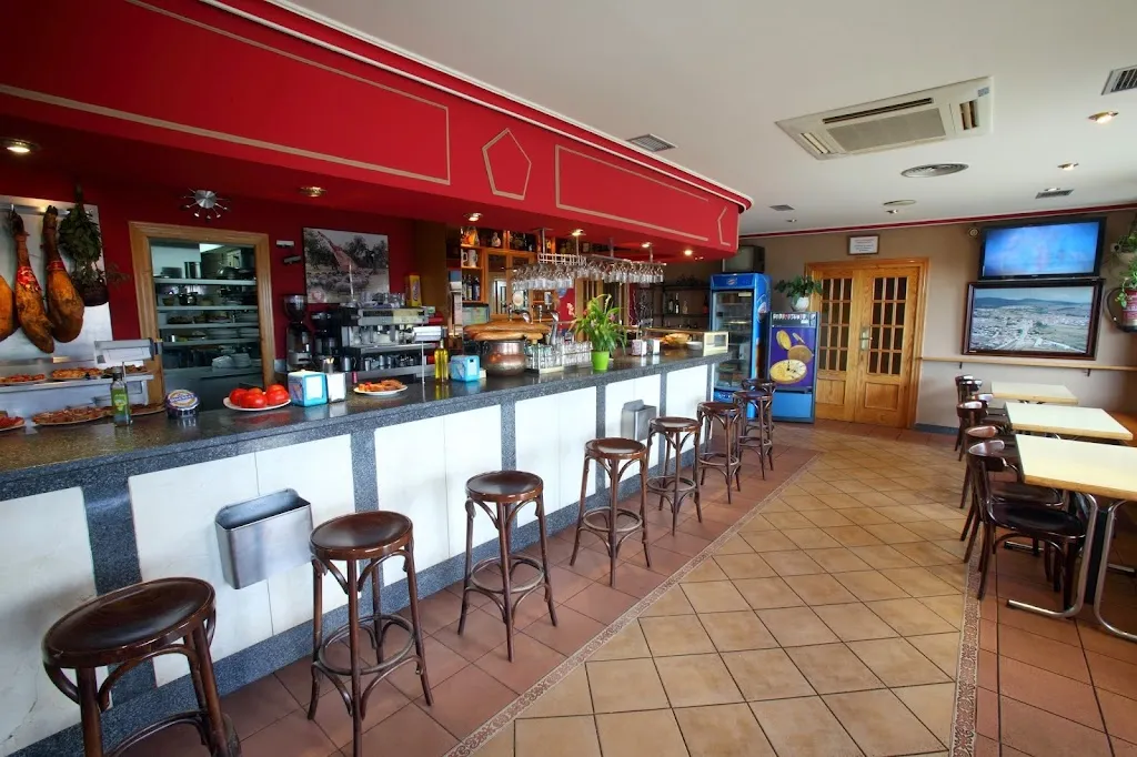 Hotel Restaurante El Pentagono_Muñotello_slider_image_1