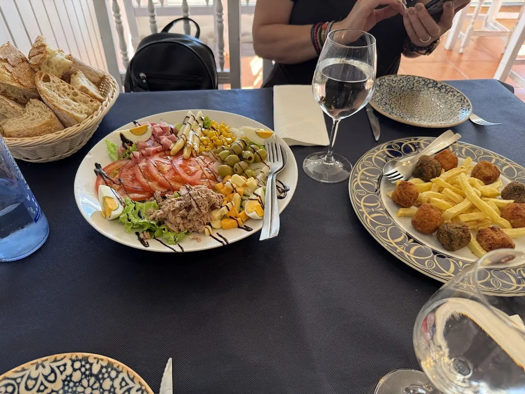 Víctor Oliva_O Escudo Tierra y Mar Braseria_Ferrol_review