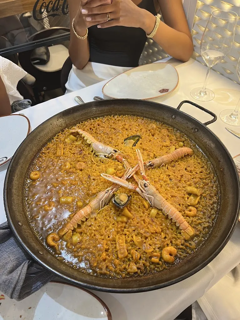 Kyle Volluz_El Pentágono_Muñana_review