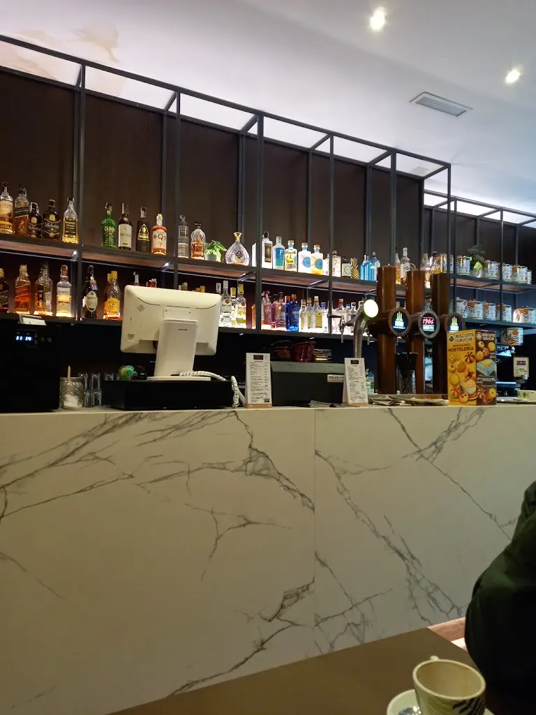 Caroline Foss_AN STRATO_Ferrol_review