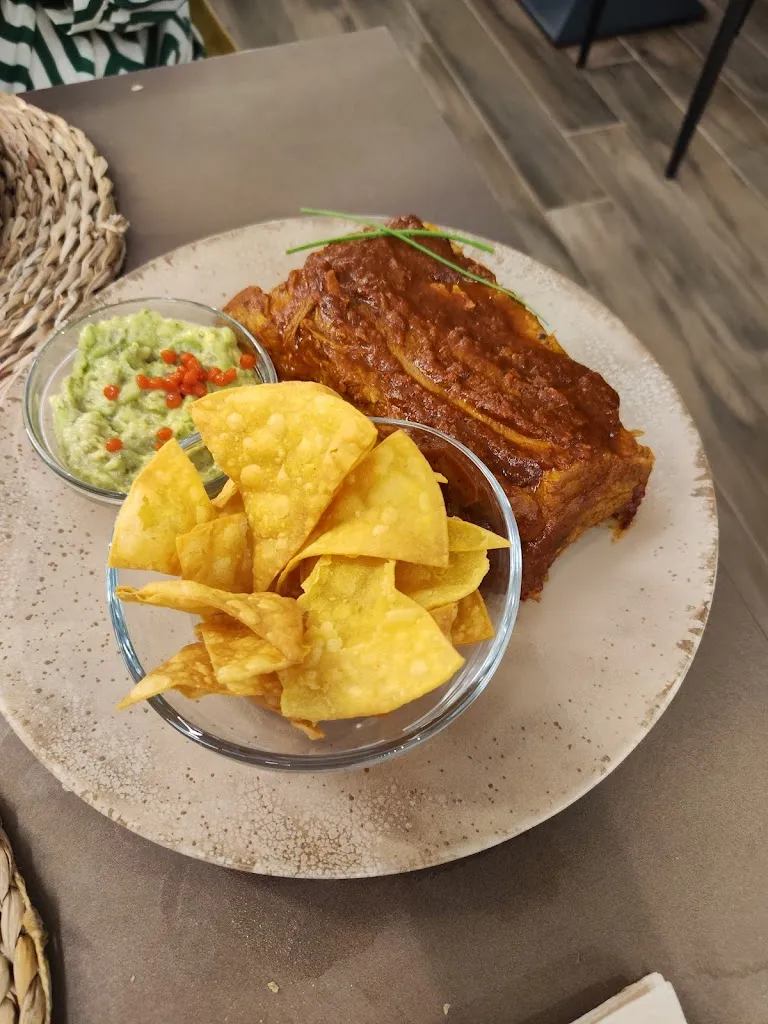 Stefan Jones_AN STRATO_Ferrol_review