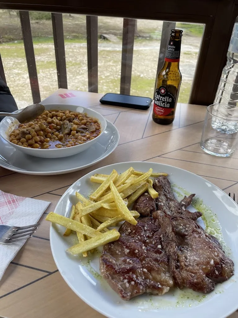 Alba Gómez_El Rincón de MoMa_Narrillos del Álamo_review