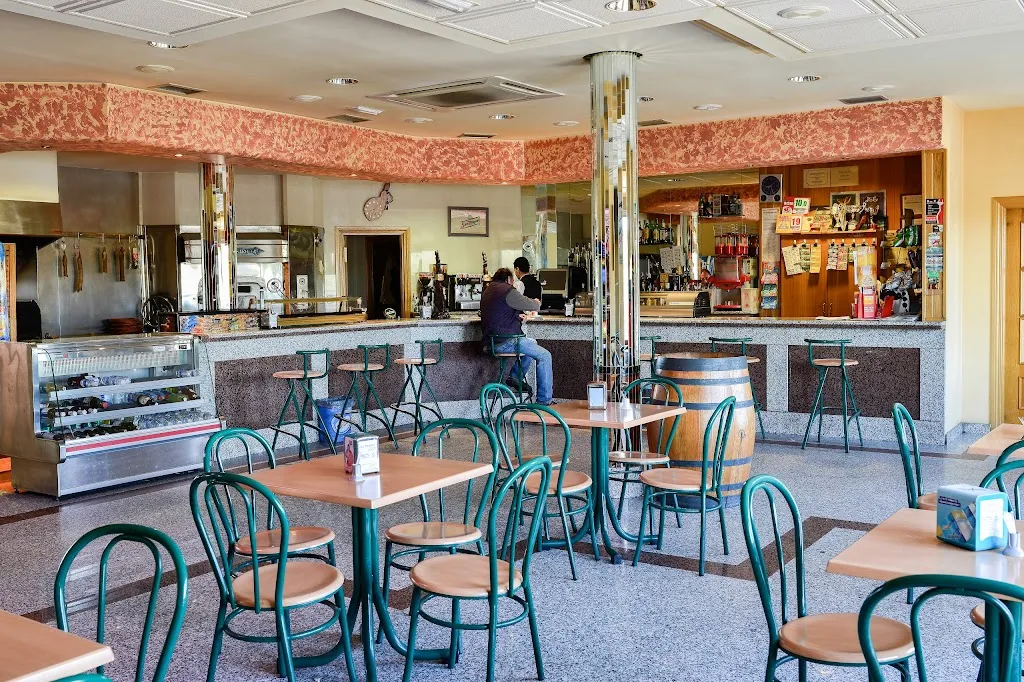 LA PINEDA Hostal - Restaurante_Nava del Barco_slider_image_1