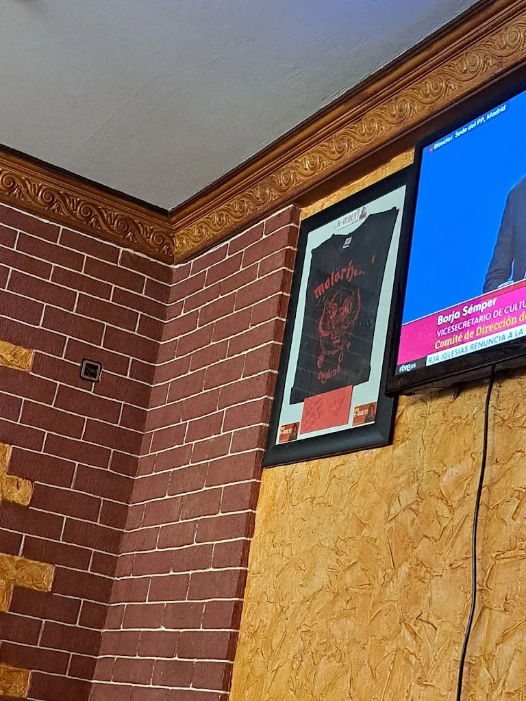 Noemí García Polanco_BAR K-MELOT_Nava del Barco_review