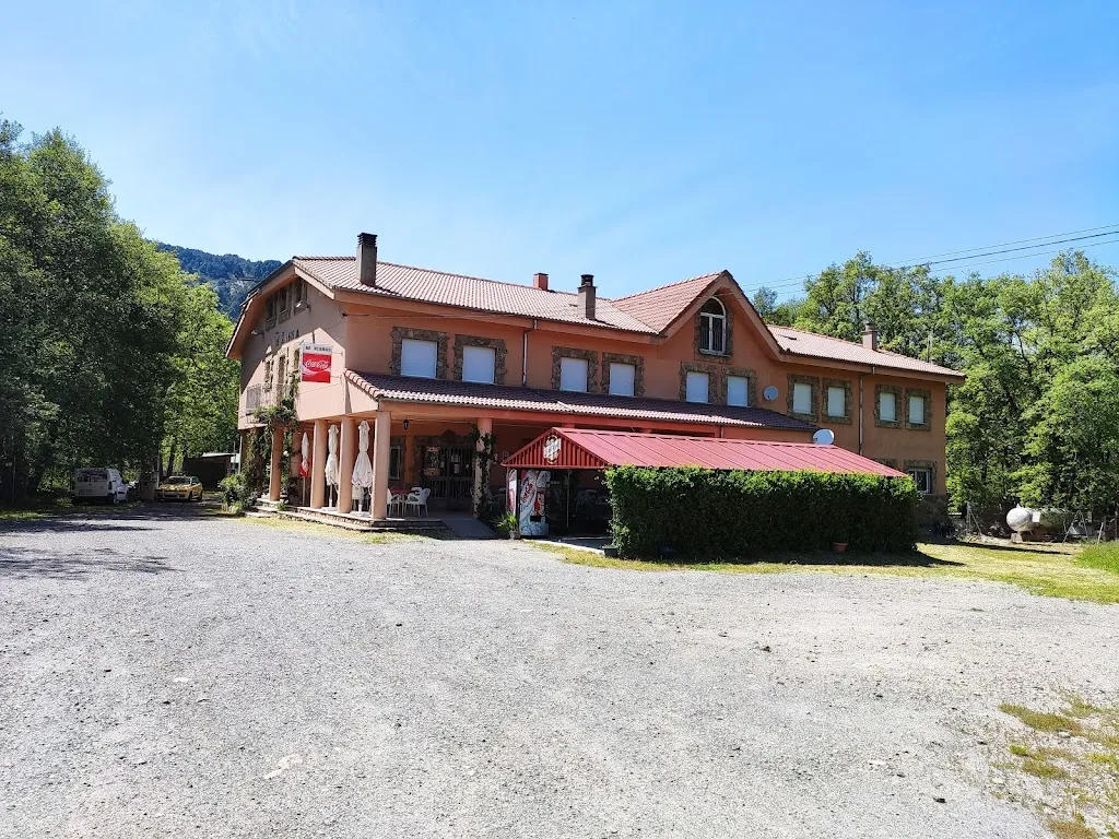 Restaurant Camping La Guilera restaurant in Navalonguilla