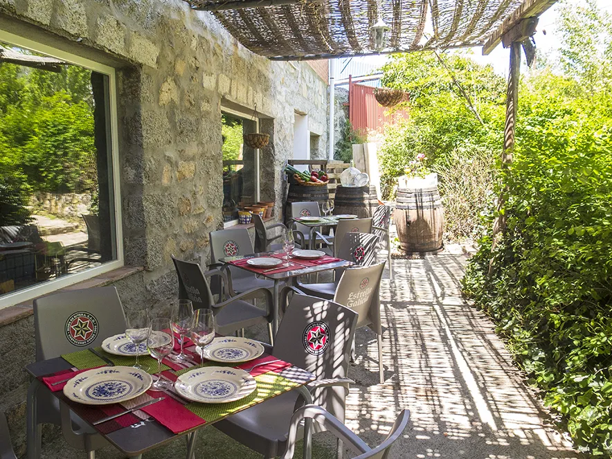 PATIO · Taberna · Terraza Jardín_Navalperal de Pinares_slider_image_3