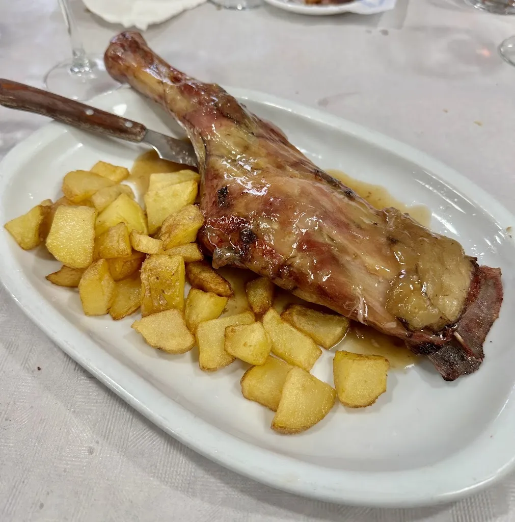 Bar restaurante hostal La Parra_Navalperal de Pinares_slider_image_3