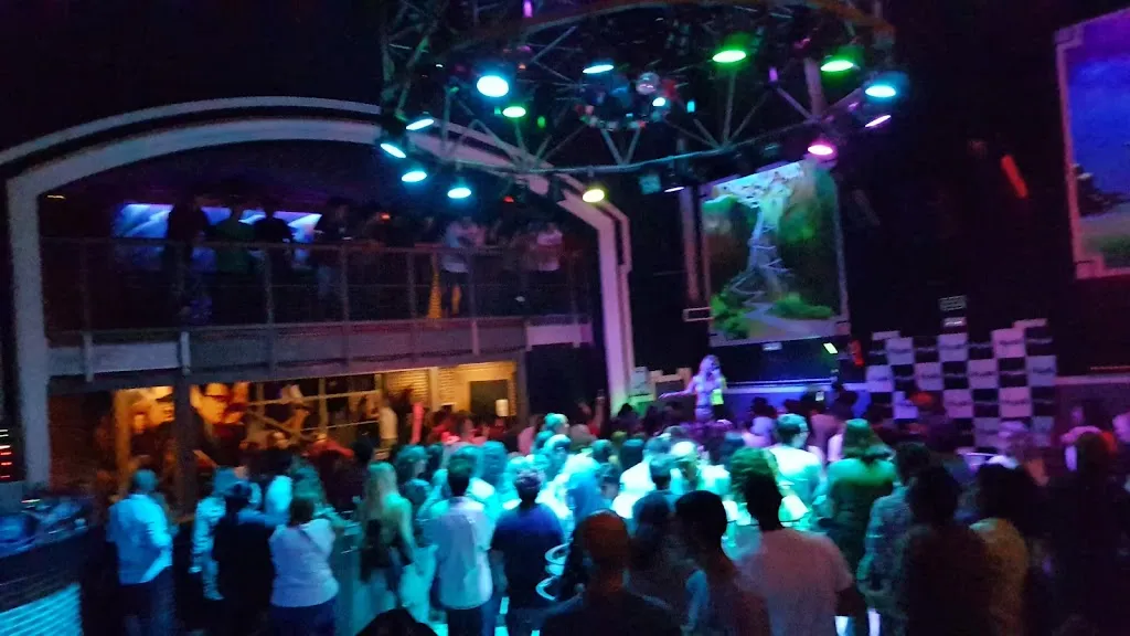 Discoteca Plató_Navalperal de Pinares_slider_image_3