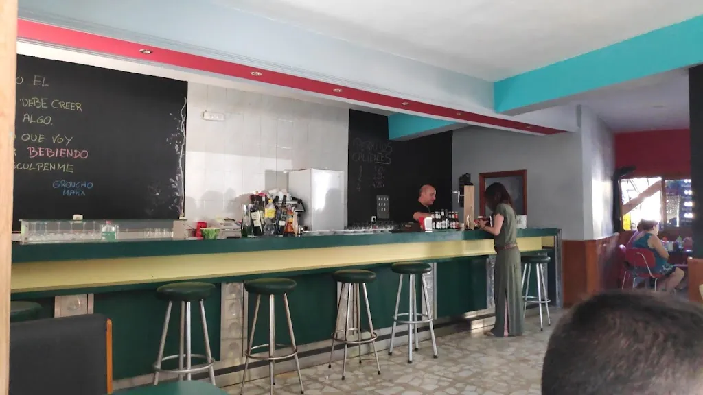 Bar Groucho restaurant in Navarrevisca